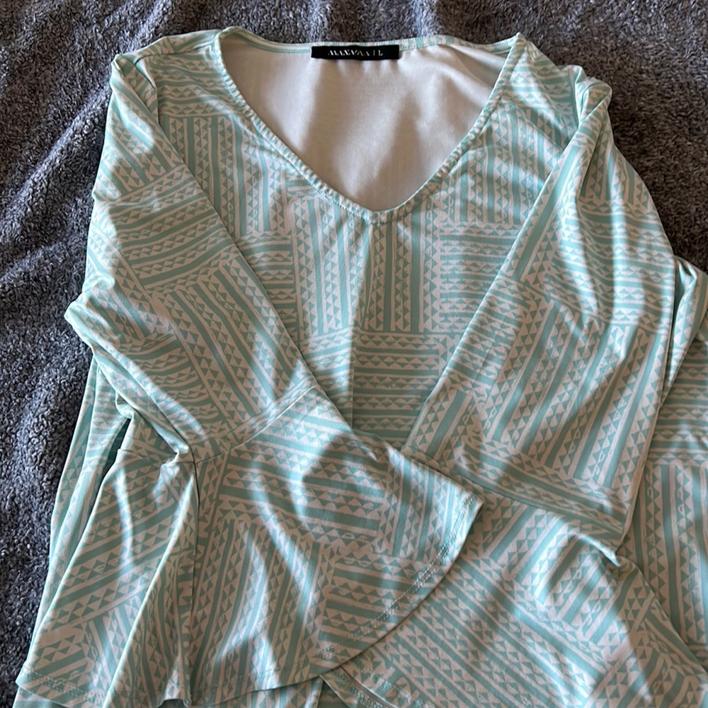 Large Manaola LongSleeve Blouse